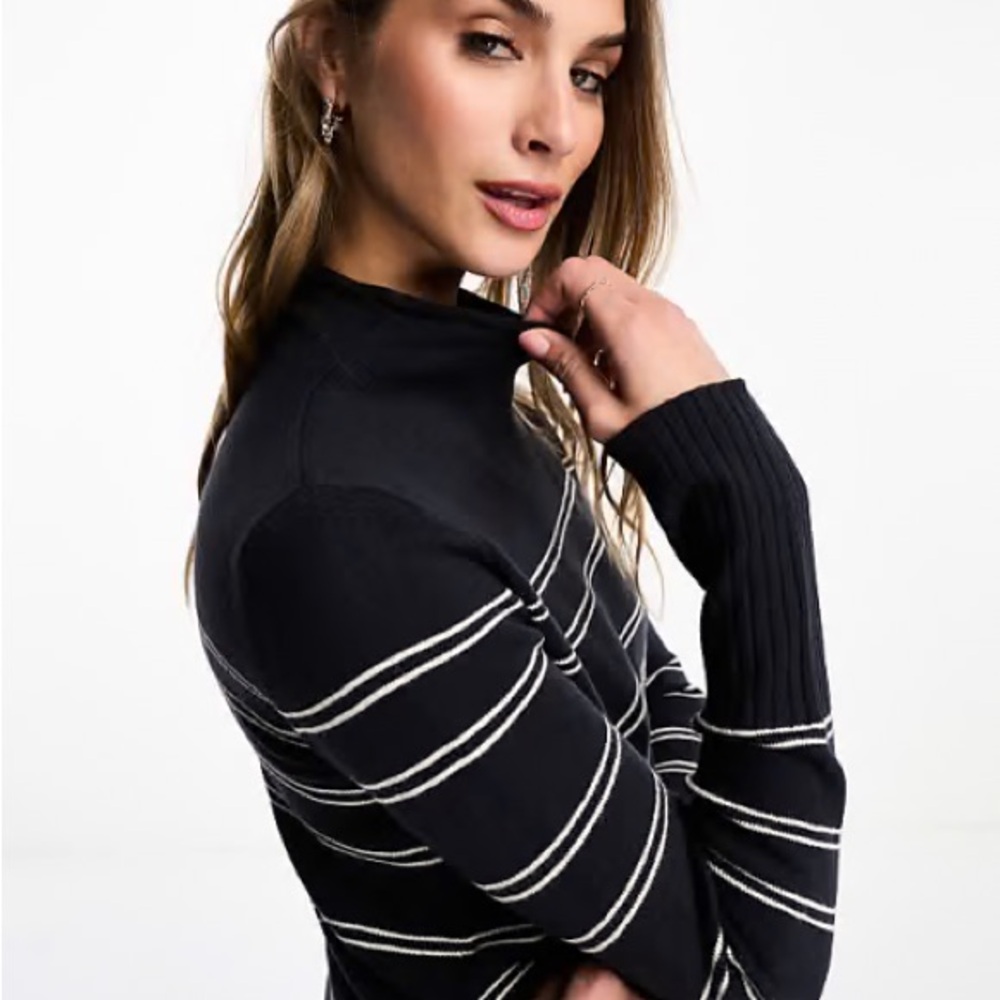 French Connection Turtleneck Sweater XS Black White Striped Quiet Luxury 90’s